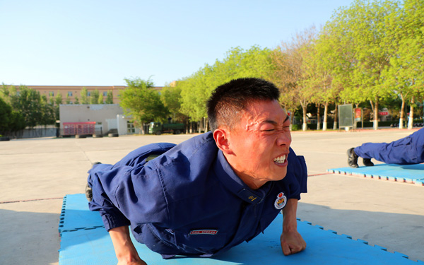 自行车热身赛，北城闪电队与江汉玄武队读秒扳平，体能对抗拉满！边路成突破口的简单介绍-开云APP
